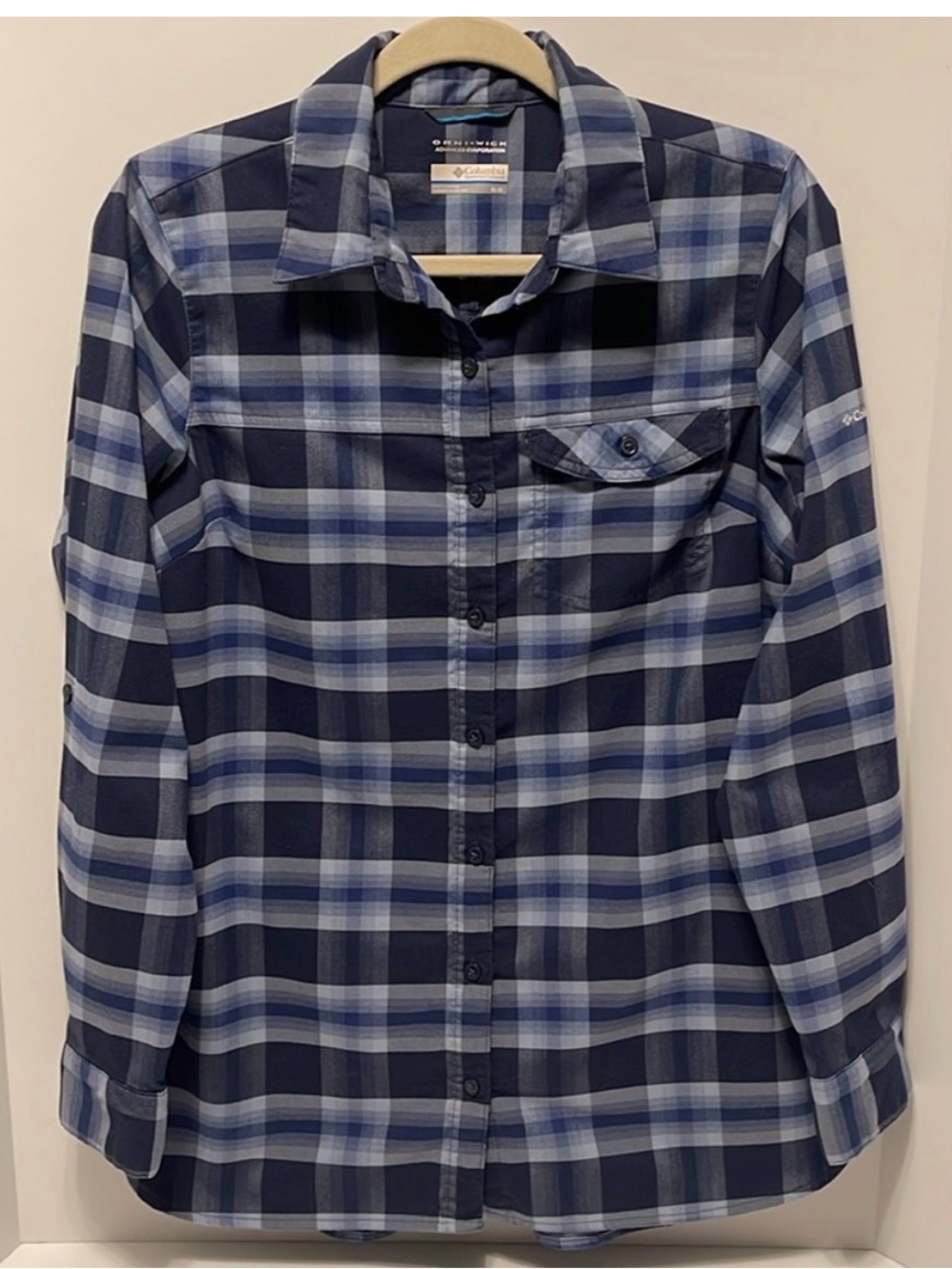 Columbia Women’s Size Medium Navy and Light Blue Plaid Button-Down Shirt Hiking